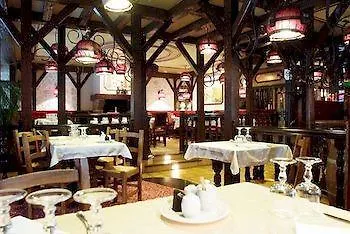 Le Renaissance Hotel